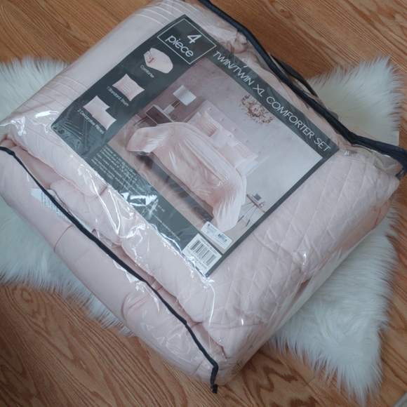 - Hallmart Collectibles

Amalina 4-Pc. Comfor - Picture 3 of 12